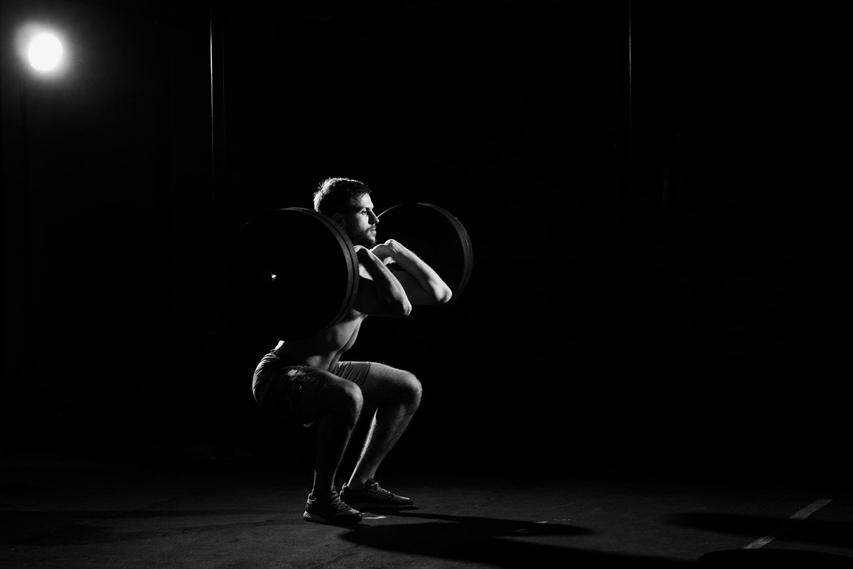 benefits-of-squats-mirafit-blog-man-with-barbell-doing-front-squats