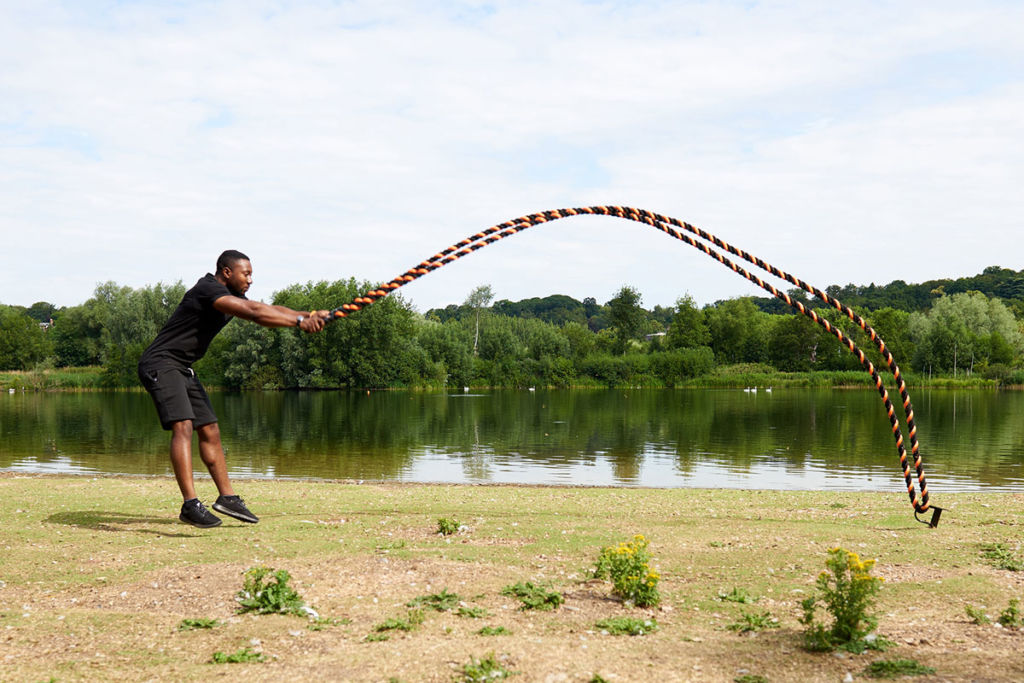 fitness expert uses mirafit battle ropes to do power slams